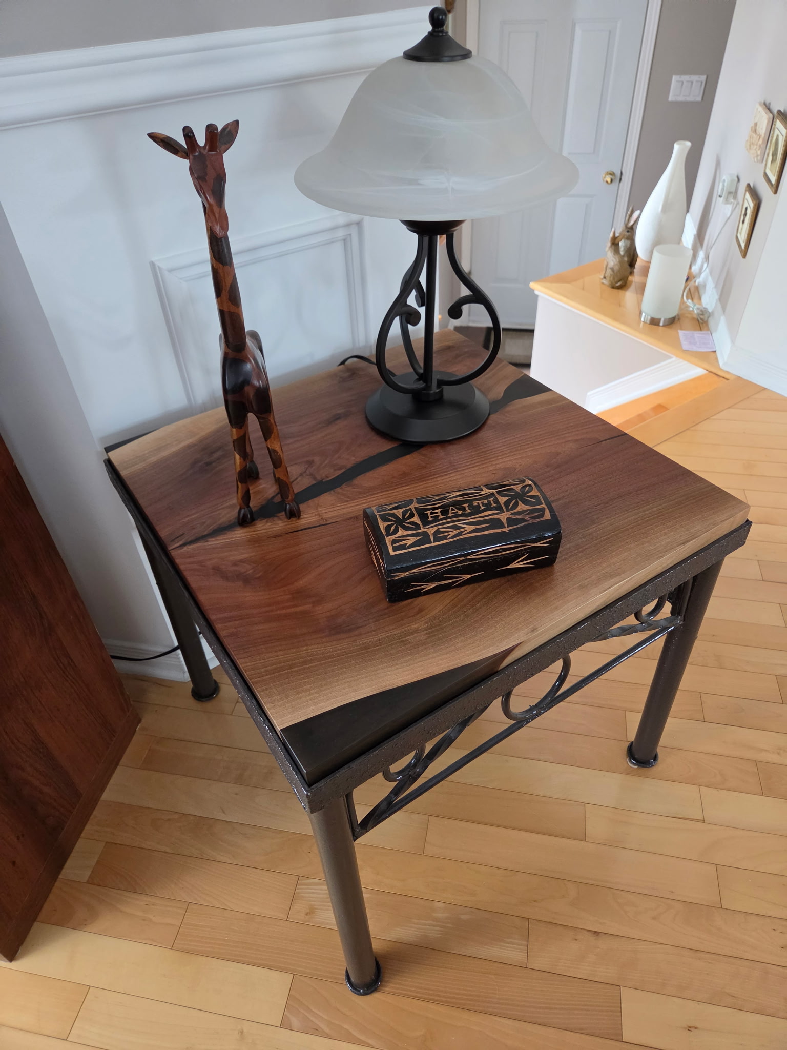 Tables — photo 2 of 3